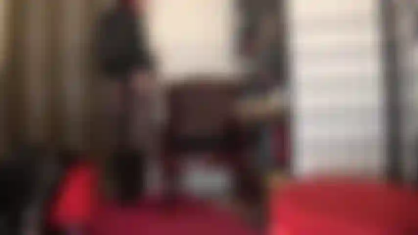 Culo, caderas, muslos, piernas en medias negras y botas, estos muslos, ese trasero redondo perfecto, botas de cuero hasta la rodilla y pantimedias te vuelven loco.