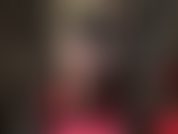 Estas piernas sensuales son tu perdición. Adicta a mis piernas y pies largos y sexys, aquí en medias negras transparentes, con los dedos de los pies subiendo lentamente por las piernas...