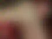 Ama se burla con un primer plano extremo de capas de pantimedias muy brillantes, sus maravillosas piernas largas de nailon y sus increíbles tacones de aguja de metal rojo que harán que terminen en algún lugar dentro de tu cuerpo :-).