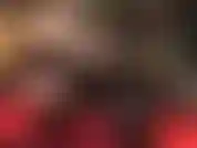 Con fetiche de piernas cruzadas y extendidas, con medias con efecto liguero. Excitando tanto a los amantes de las piernas como a los pies, con dedos de nailon jugueteando con un consolador en el suelo.