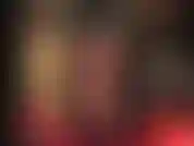 ¡Tan brillante! Mi ama explota todos tus fetiches... Capas de medias extra brillantes con medias de rejilla, látex, goma, pvc y piernas... ¡Guau, mira esos guantes de vinilo frotando los muslos y el trasero de mi ama!