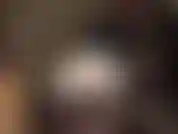 Capas sensuales que te hacen vibrar la polla. Mi ama usa medias y pantimedias negras, y luego se pone diferentes bragas de satén brillante y sexy y una minifalda, provocando con su espectacular trasero.