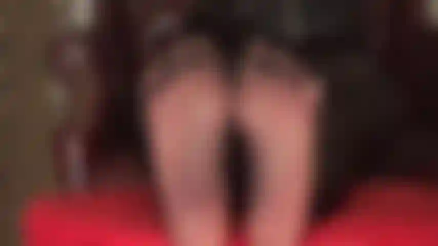 Ama coloca sus suelas de nylon para que puedas alabar e inhalar su maravilloso aroma.