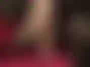 Juego con zapatos y balanceo, zapatos caídos, jugueteo con los pies.