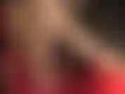 Si las medias nude extratransparentes y brillantes son tu debilidad, ¡esto es para ti! Estas medias de nailon son tan transparentes que apenas se notan. Mira cómo tu diosa me excita lentamente con pies, piernas y trasero. ¡Súper sexy!