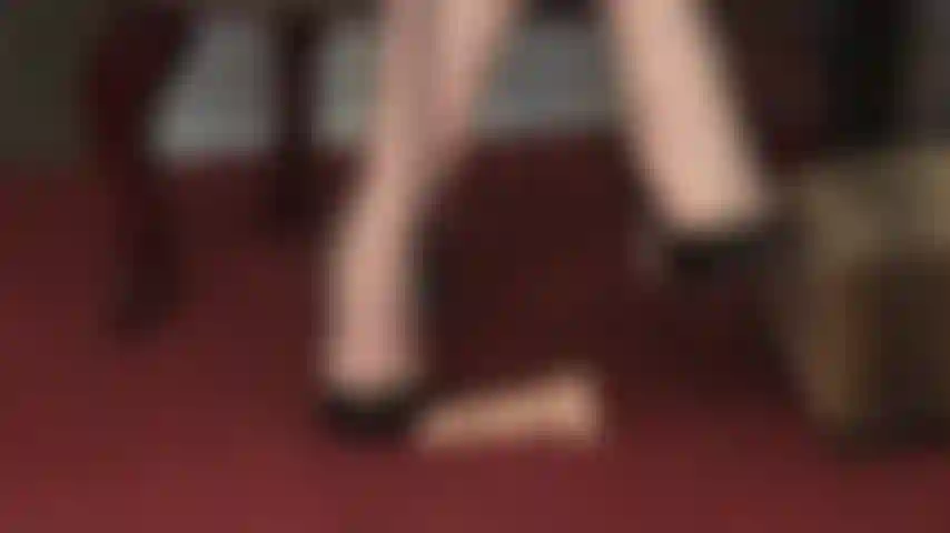 Fusta y tacones altos pisoteando: tu patética y pequeña polla inútil a los pies de la amante debe ser castigada.