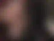 Fetichista de la lengua y los tacones altos. Ama lame tacones de aguja metálicos calientes.