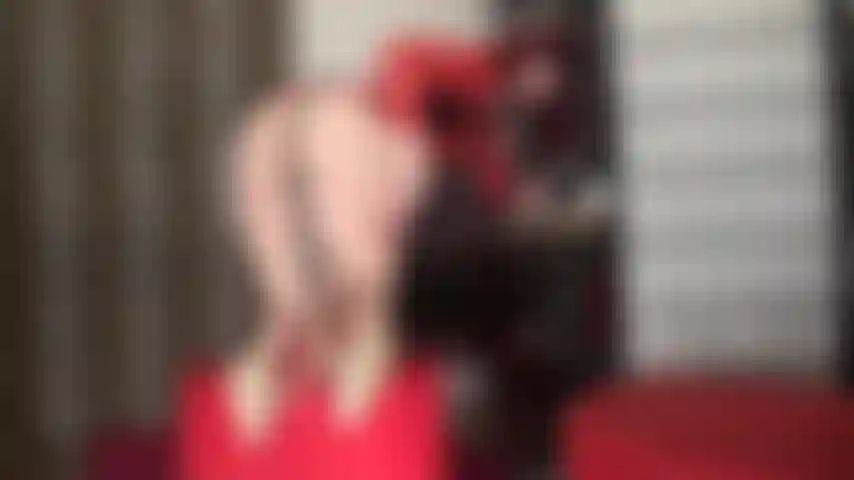 Sentada en la cara con una gran polla ordeñada en tu boca, junto con mi culo en tu cara, recibes una gran polla empujada hasta tu garganta.