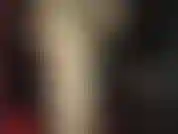 8 Correa de pulgada entre 2 pares de pantimedias: la amante aprieta esa gran polla dura entre las capas de nailon para acariciarla.