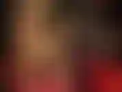 Sph con un enorme strap-on negro entre capas de pantimedias brillantes: la amante desliza su enorme polla negra debajo de unas pantimedias brillantes y te provoca con un mini consolador que se asemeja a tu patética polla.