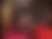 Las pantimedias se quitan para revelar la piel desnuda perfecta de la amante, sus piernas largas y sus pies suaves y sexys para que los adores.