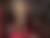 Medias brillantes, bragas de encaje y medias sexys con top de encaje. Ama, usa bonitas bragas y medias de encaje para expulsar el líquido preseminal de tu pene. Ama, te haré correrte sin parar.