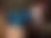 Adora mi culo caliente vestido de látex azul y mis brillantes medias color piel.