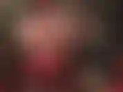 Un toque embriagador de piernas; mi ama sabe cómo llamar tu atención. Estos brillantes dedos de medias color canela oscuro... Plantas... Tobillos... Pantorrillas... Muslos... Entrepierna... Lame hasta arriba... Hasta mi polla!