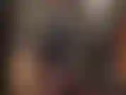 Falda de lycra caliente, adoración de culo y medias de nailon brillantes con medias superiores de encaje en capas.