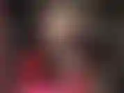 Ama se burla con medias de encaje y tacones altos, acariciando tu polla con sus hábiles manos y dedos de nailon.