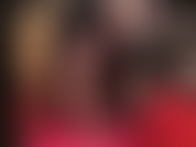 Capas de pantimedias, pantimedias brillantes y lustrosas, medias, dominación sensual con strap-on y polla cubierta de nailon.