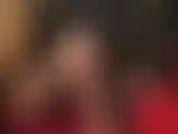 Piernas en pantimedias brillantes y color piel son tuyas para adorar, deseando poder frotarte sobre ellas.