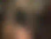 Dominación con correas: mi ama mete su gran polla blanca en tu estrecho agujero, marcándolo como suyo. Ninguna otra polla sentirá lo mismo. Tu coño solo anhelará mi enorme polla.