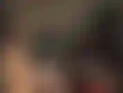 Traje de goma atrevido con capucha transparente: este es el tipo de oficial militar delante del cual esperarías arrodillarte durante tu juicio... :-).