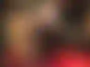 Medias brillantes con capa superior de encaje con costura y strap-on negro - dominación con strap-on en sujetador y bragas con capas de nailon brillante y gran polla negra.