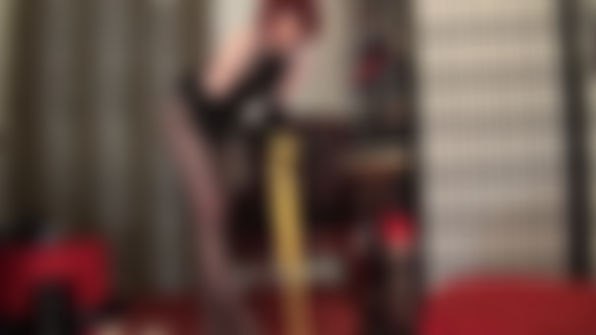 Fetichista del nailon y de las pollas grandes que se corren en medias: te encantan las medias y pantimedias de colores y el deseo de probar el semen de las pollas más grandes en nailon.