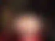 Te encantan los pies y el culo. Mi ama muestra su hermoso culo curvilíneo y sus bonitos pies descalzos.