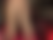 Capas de medias brillantes: no puedes tener suficiente de las piernas, pies y trasero brillantes de la amante en múltiples capas de nailon extra brillantes.