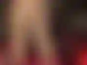 Capas de medias brillantes: no puedes tener suficiente de las piernas, pies y trasero brillantes de la amante en múltiples capas de nailon extra brillantes.