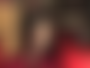 Fetiche de piernas con medias cruzadas.