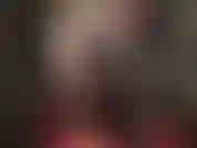 Las piernas y el culo sexys de mi ama te seducen mientras acaricia una de sus enormes pollas.