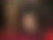 Unas medias no me bastan. Lo que necesito son unas blancas brillantes encima de unas color piel brillante, con una polla enorme en el medio. Una que se compara con tu diminuta polla con espátula.