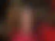 Látex sexy y ajustado, piernas desnudas y pies sensuales y provocativos. Si te encantan los pies perfectos y las piernas largas de la señora vivian, que terminan en una falda de látex muy corta, esto es para ti!