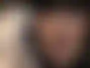 Masturbación con guantes de satén color champán, tan suaves como la seda, envolviendo tu polla de esclava. Así te gustaría que esos guantes te acariciaran de arriba abajo, vaciando tus testículos, ordeñando tu semen.