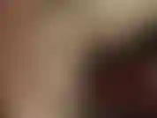 Lindos deditos de los pies en capas de medias brillantes.