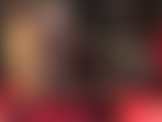 Provocación lenta y sensual con medias superiores de encaje en capas sobre pantimedias, piernas, pies y talones.