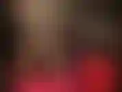 Un body de nailon opaco es la base para una sesión sexy de capas de nailon brillante, con dos pantimedias doradas brillantes y guantes de satén negro sedoso. Adoración de piernas, pies y trasero.