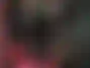 Huele mi culo metiendo tu nariz en la cremallera trasera abierta del traje de látex de mi ama mientras te masturban y azotan la polla de tu esclava.