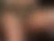 Tu fetiche por todo lo que brilla se acelera con la vista puesta en mi entrepierna de pantimedias brillantes y bragas de encaje con guantes de satén y botas de satén.