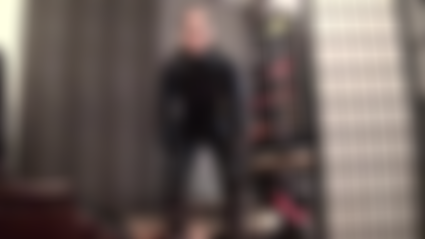 Fetiche del pvc brillante, vestida de vinilo negro brillante de la cabeza a los pies, adoro las brillantes curvas de mi ama con este traje de gato, guantes y botas.