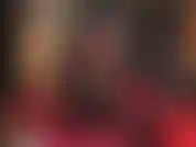 La provocación perfecta con una minifalda de látex negra extracorta y extrabrillante, medias brillantes y botas sexys. Ama sabe exactamente cuánto te pone esto.