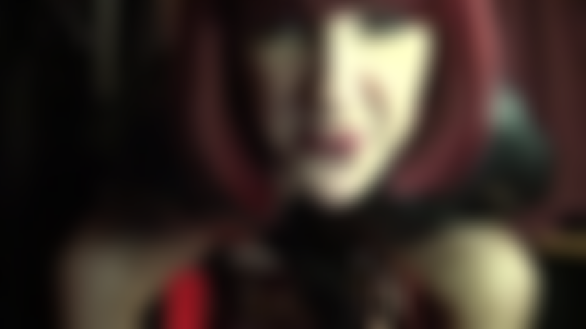 Cuero, piel y enorme strap-on negro grueso.