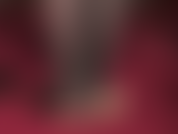 Tu polla de esclava está aplastada y pisoteada bajo los maravillosos y brillantes zapatos de charol negro de la amante y los dedos de las pantimedias, ordeñándola hasta la última gota de semen.