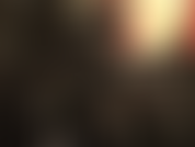 Fetichista del látex: guantes de goma negros brillantes y calientes de cerca.