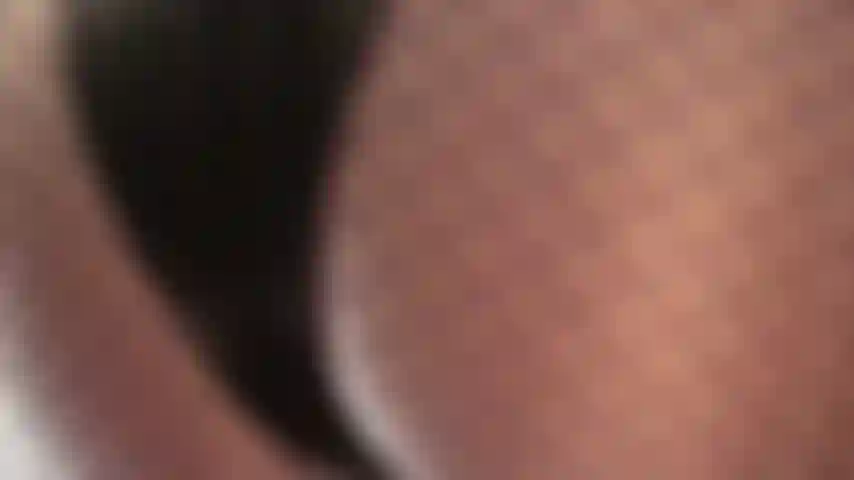 La ama usa medias de spandex leohex blancas calientes y una capa de pantimedias de rejilla moradas para adorar el culo y sentarse en la cara.