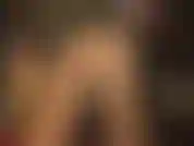 Una enorme polla del tamaño de un caballo negro colgando - oh sí, esa enorme polla negra colgando entre mis piernas te excita mucho.