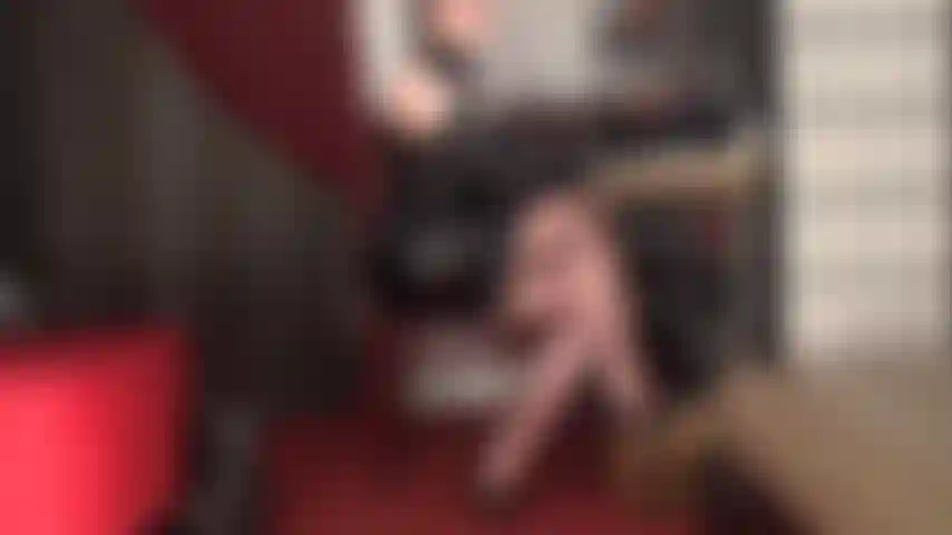 La señora vivian te seduce para que me acaricies su perfecto culo redondo cubierto de medias y sus anchas caderas.