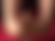 Oh, puedo decir cuánto deseas sentir estos increíbles pies descalzos envueltos alrededor de tu inútil polla.