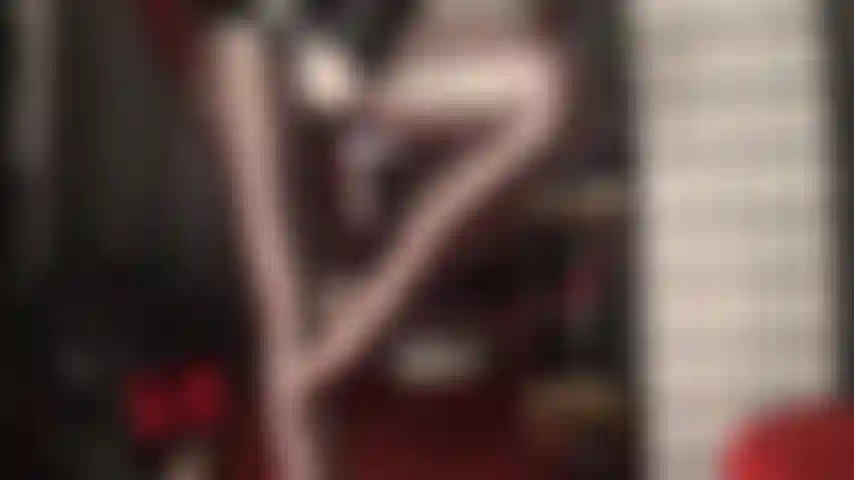 Medias leohex spandex, pvc y strap-on - medias de lycra marrón súper brillantes, pvc brillante y una gran polla para alimentarte.