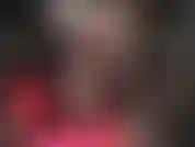 Todo lo que puedes hacer es acariciarme, débil por mis piernas.